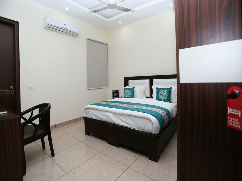 Oyo 8205 Hotel Petals Inn