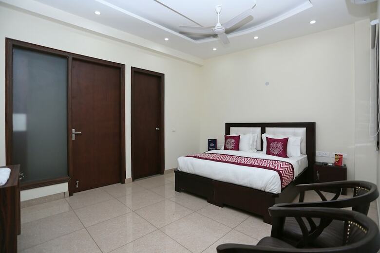 Oyo 8205 Hotel Petals Inn