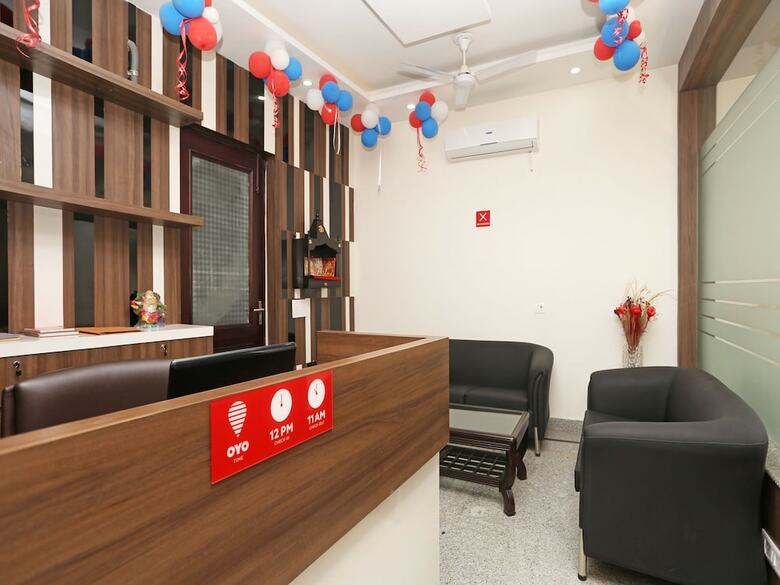 Oyo 8205 Hotel Petals Inn