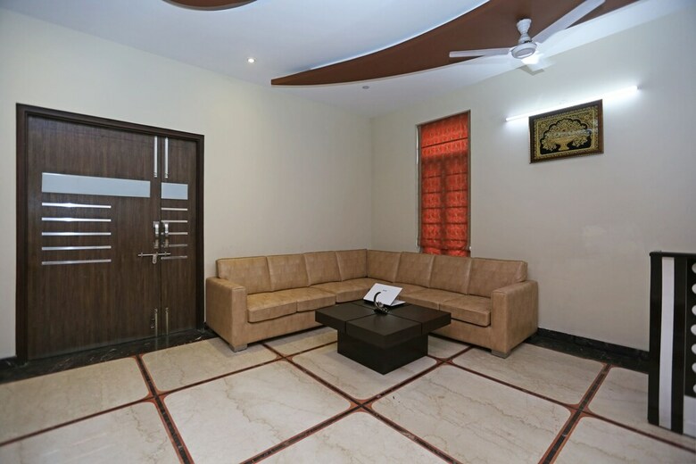 Hotel Oyo 9072 Noida Dreamz
