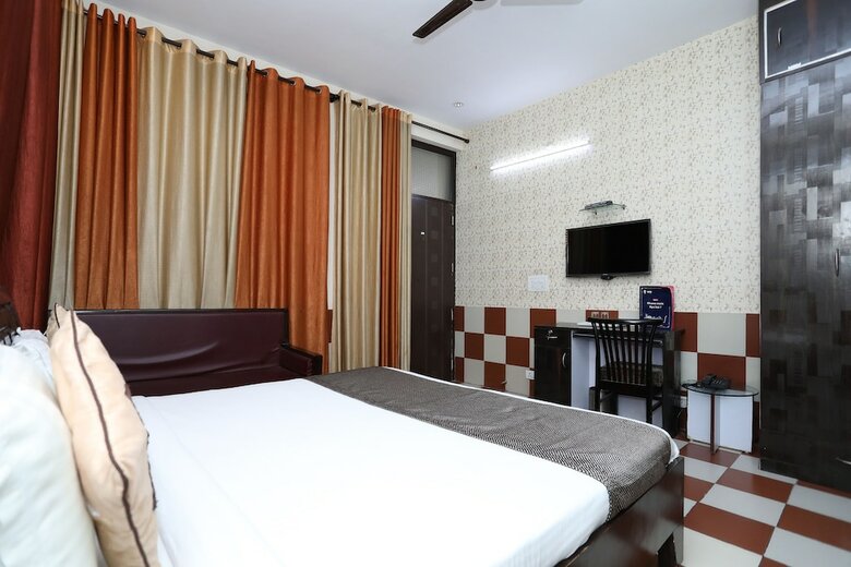 Oyo 9705 Hotel Paradise Residency