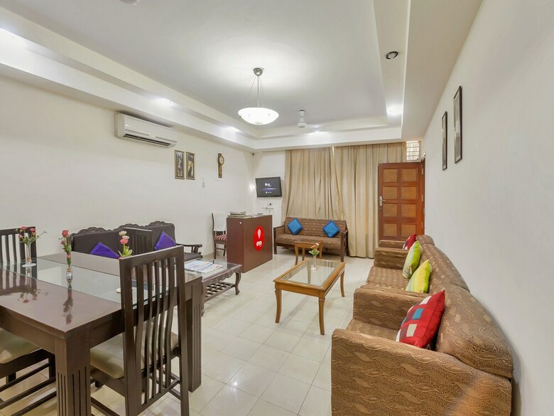 Hotel Oyo 9071 Mascot Residency