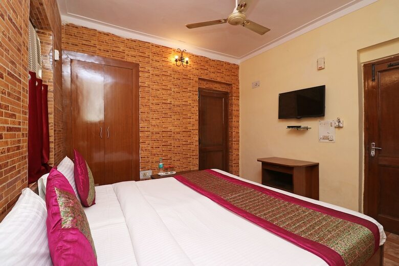 Hotel Oyo 10661 Dsr Classic