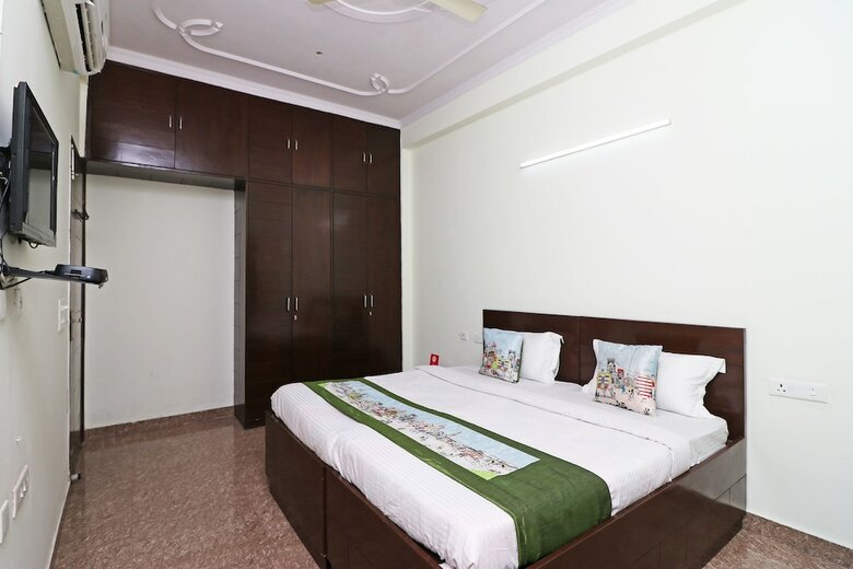 Hotel Oyo 10172 Dhruv Residency