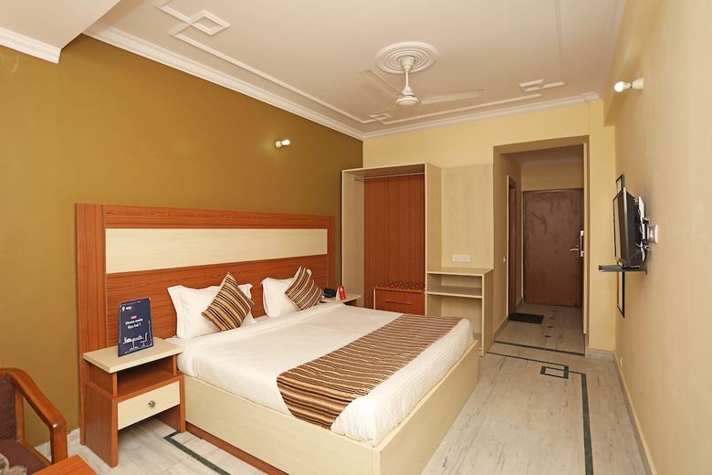 Oyo 9948 Hotel Apple Pie