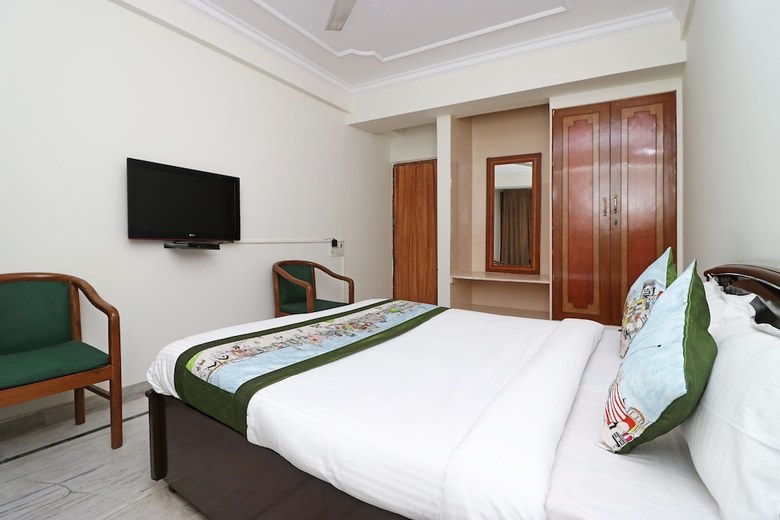 Oyo 9948 Hotel Apple Pie