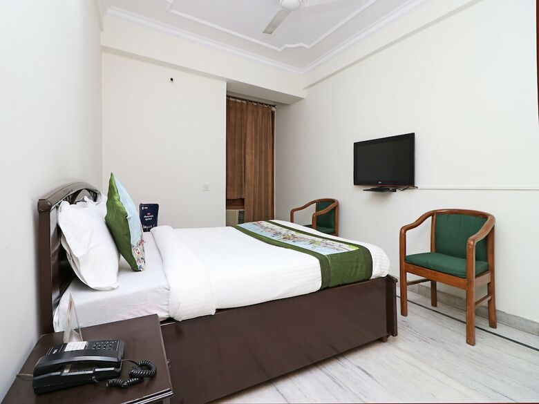 Oyo 9948 Hotel Apple Pie