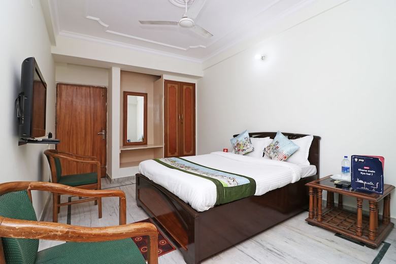 Oyo 9948 Hotel Apple Pie