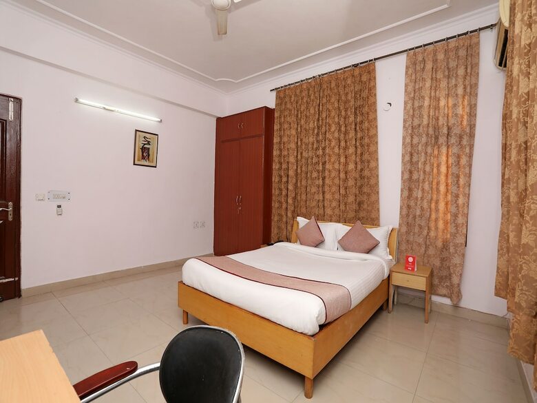 Hotel Oyo 9962 Mascot Residency
