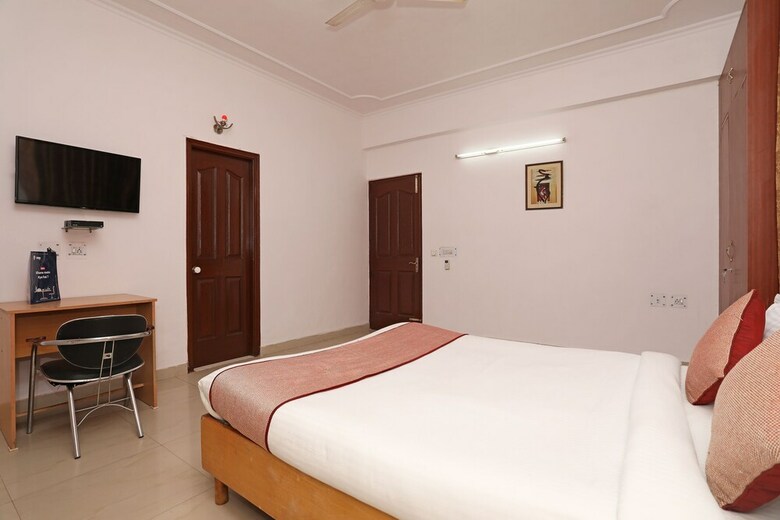 Hotel Oyo 9962 Mascot Residency