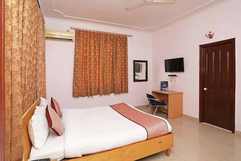 Hotel Oyo 9962 Mascot Residency