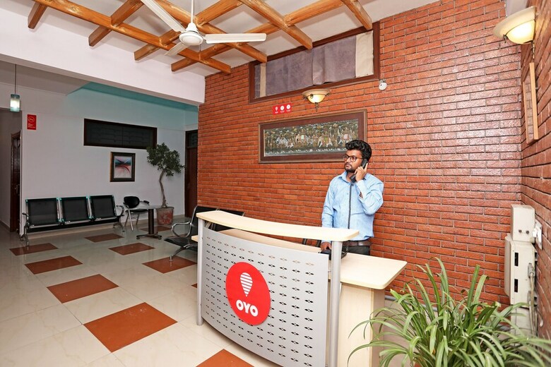 Hotel Oyo 9962 Mascot Residency