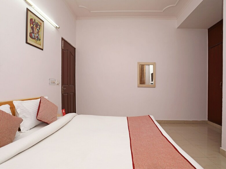 Hotel Oyo 9962 Mascot Residency
