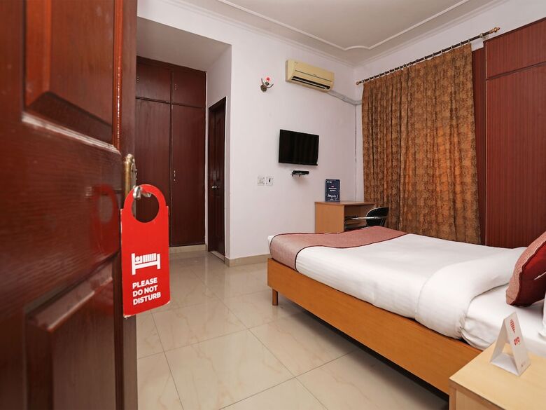Hotel Oyo 9962 Mascot Residency