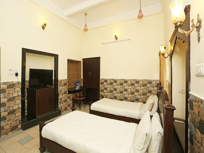 Oyo 9666 Hotel The Fateh