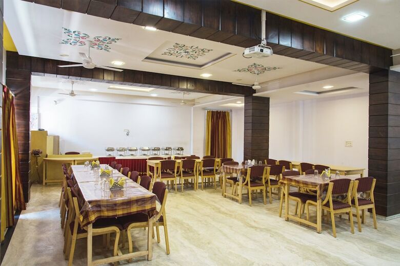 Oyo 10323 Hotel Gorbandh