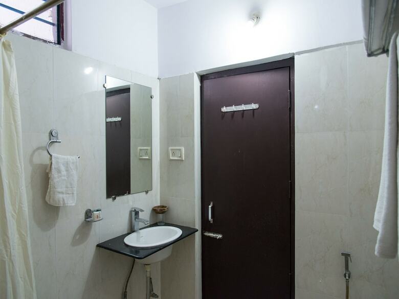 Oyo 10323 Hotel Gorbandh