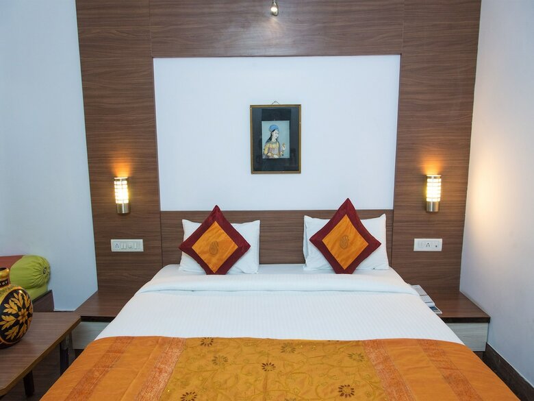 Oyo 10323 Hotel Gorbandh
