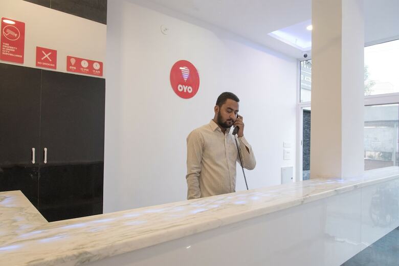 Oyo 10147 Hotel Icon
