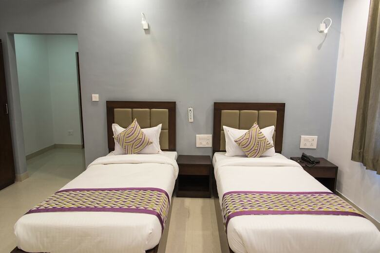 Oyo 10147 Hotel Icon