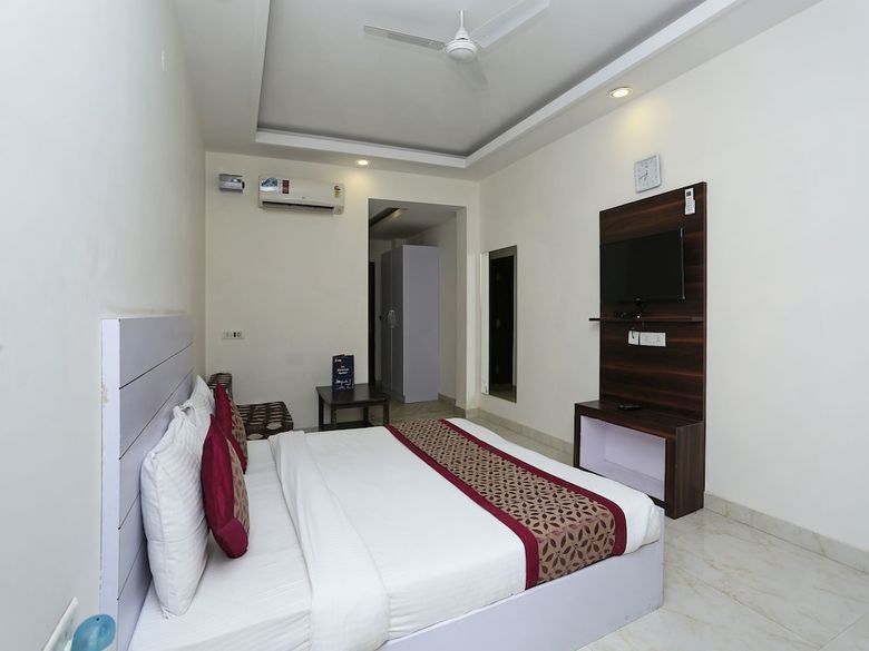 Oyo 11340 Hotel Lakshmi Palace