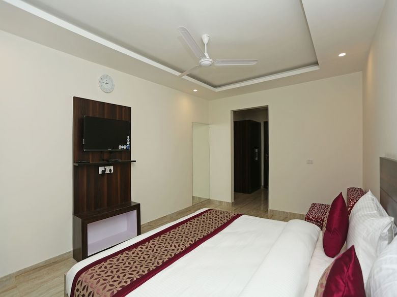 Oyo 11340 Hotel Lakshmi Palace