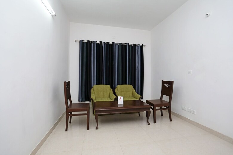 Oyo 11383 Hotel Go Rooms