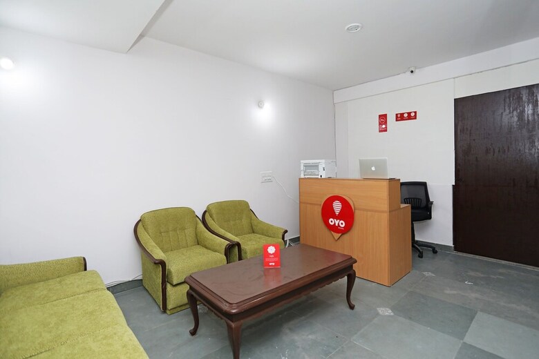 Oyo 11383 Hotel Go Rooms
