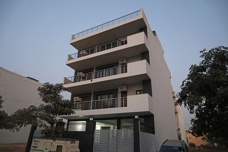Oyo 11383 Hotel Go Rooms