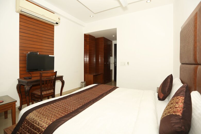 Hotel Oyo 8337 Dlf Phase 4