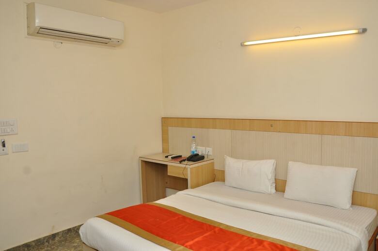 Homely Hotel Near Sector 31 Gurgaon