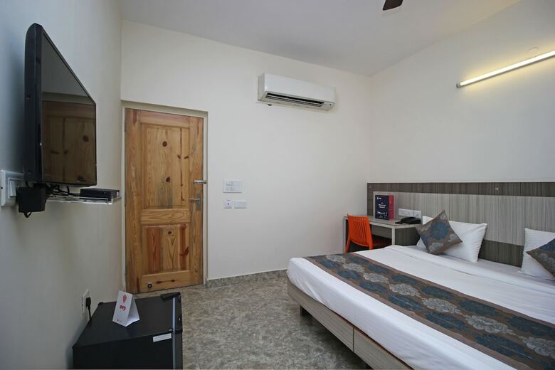 Homely Hotel Near Sector 31 Gurgaon