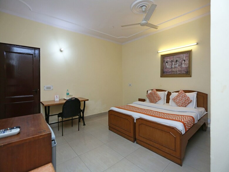 Oyo 542 Hotel Kalkaji Residency