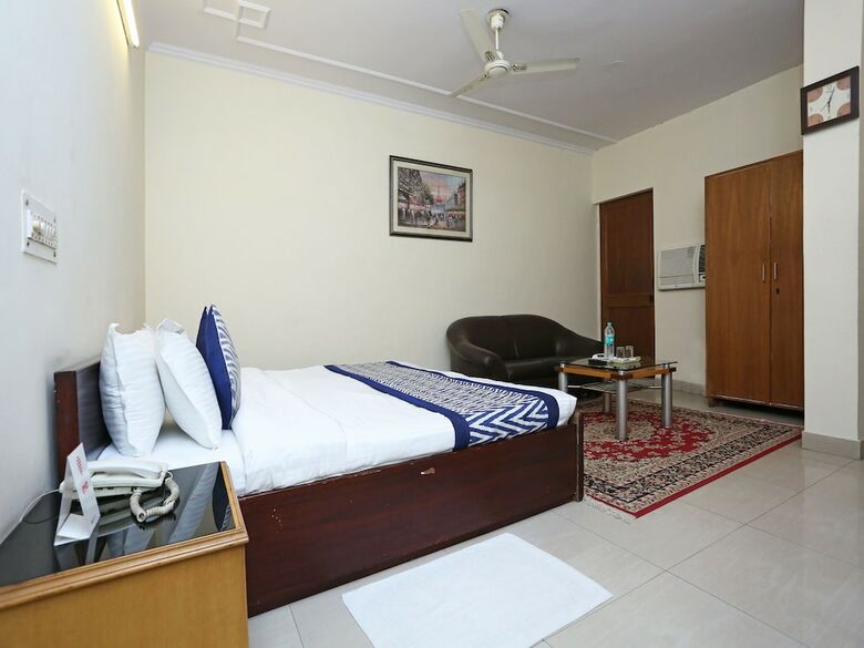 Oyo 542 Hotel Kalkaji Residency