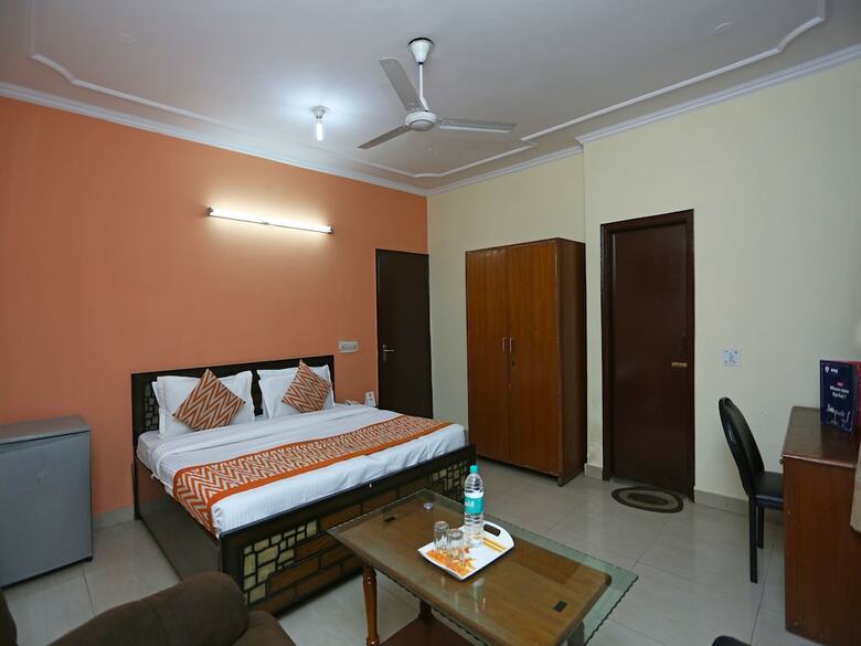Oyo 542 Hotel Kalkaji Residency