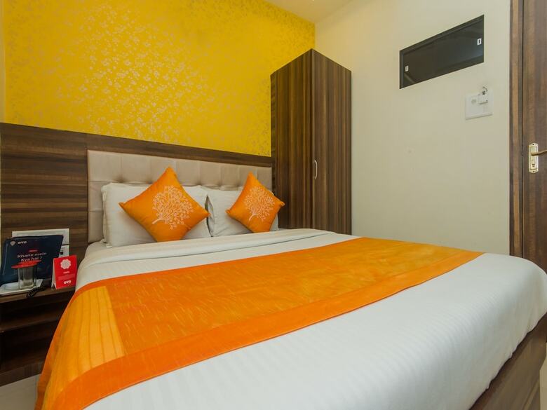 Oyo 10954 Hotel Golden Galaxy