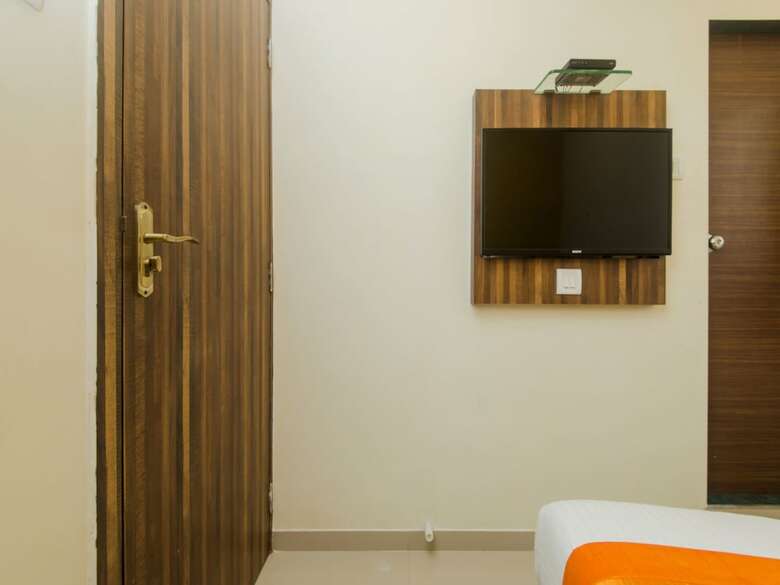Oyo 10954 Hotel Golden Galaxy