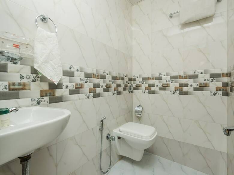 Oyo 10954 Hotel Golden Galaxy
