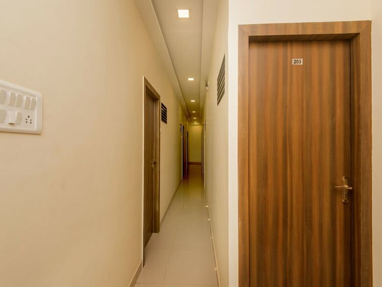 Oyo 10954 Hotel Golden Galaxy