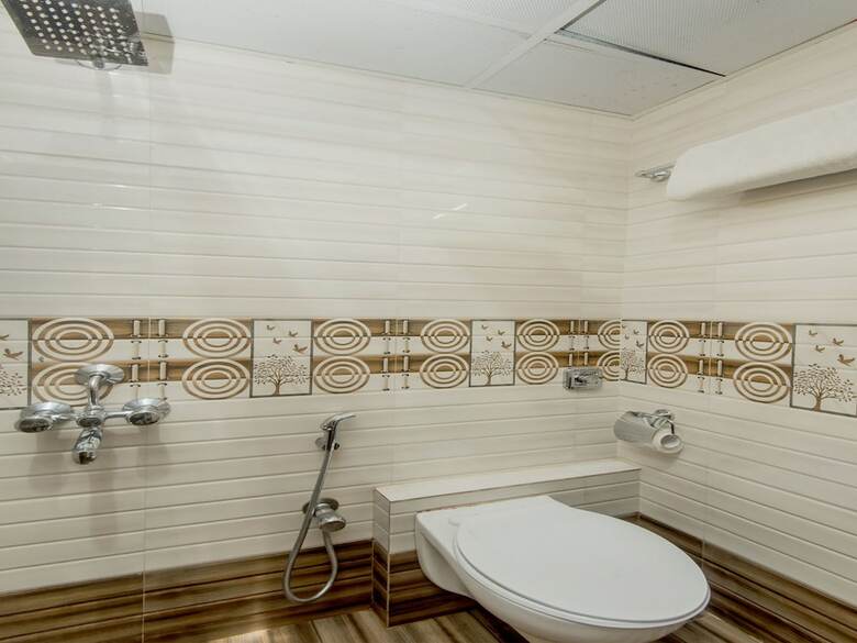 Oyo 10954 Hotel Golden Galaxy