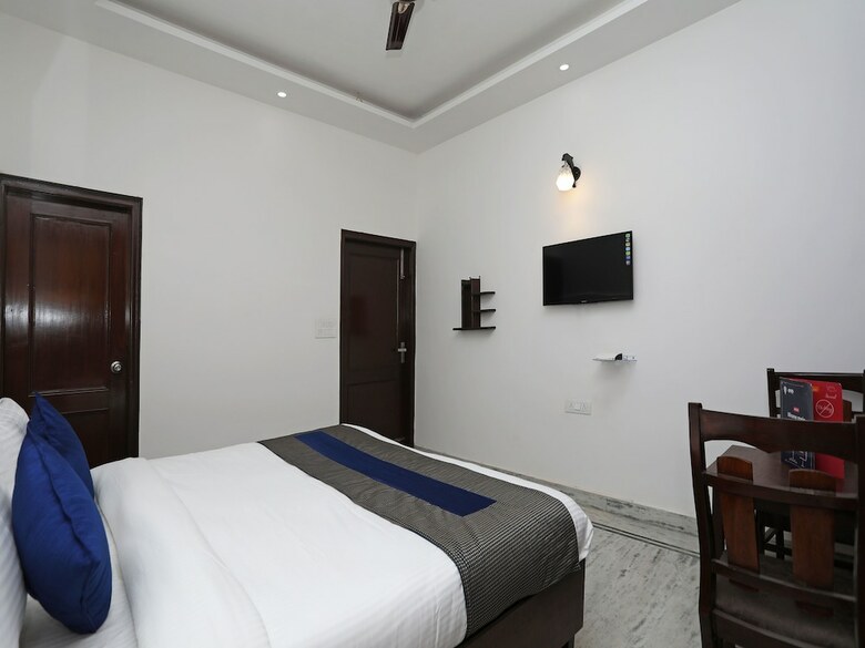 Hotel Oyo 10916 Aashirwad Residency