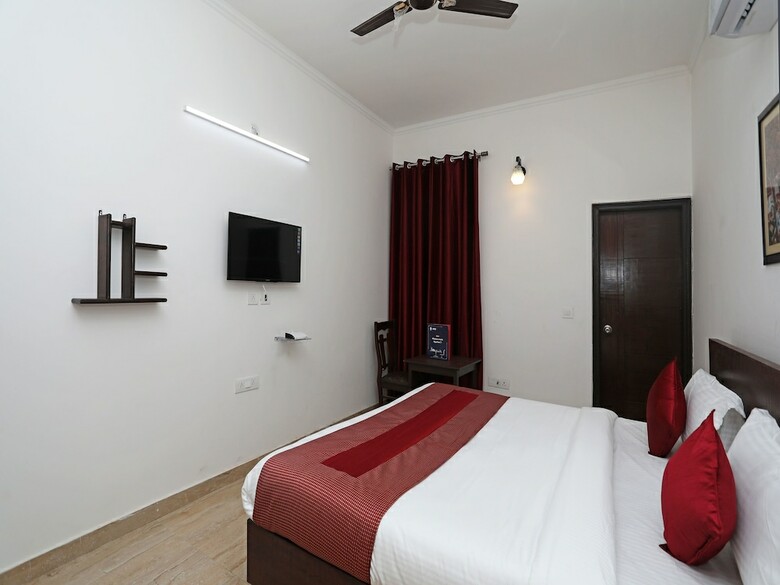 Hotel Oyo 10916 Aashirwad Residency