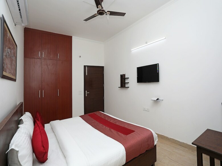 Hotel Oyo 10916 Aashirwad Residency