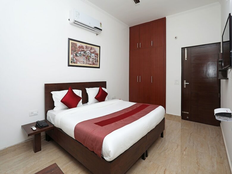 Hotel Oyo 10916 Aashirwad Residency