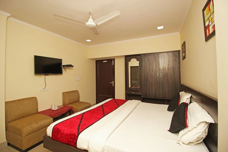 Oyo 4883 Duke Hotel