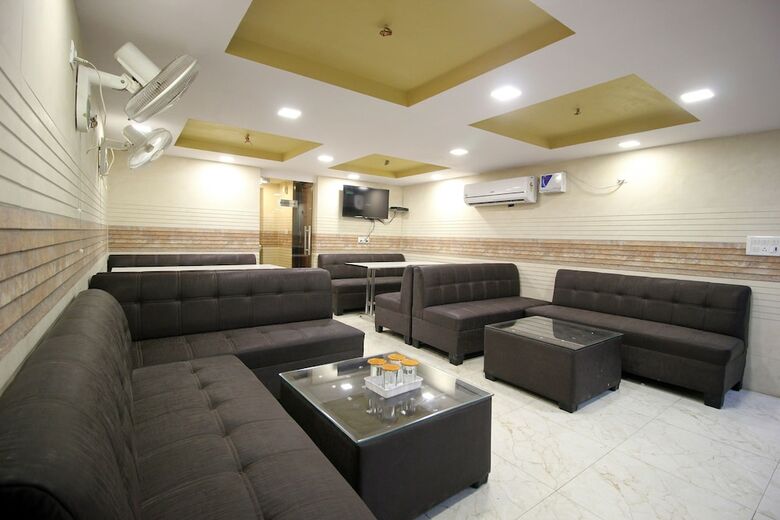 Oyo 4883 Duke Hotel