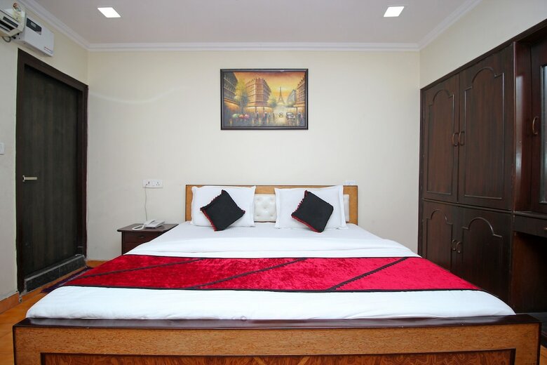 Oyo 4883 Duke Hotel