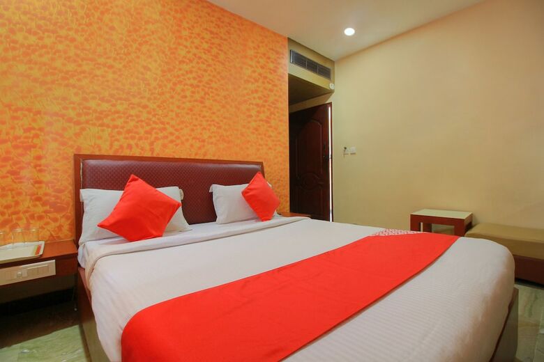 Oyo 11585 Hotel Shreenithi
