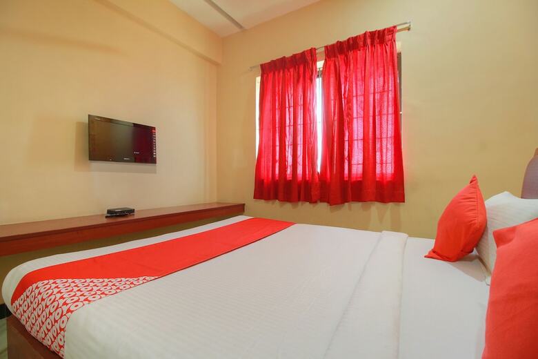 Oyo 11585 Hotel Shreenithi