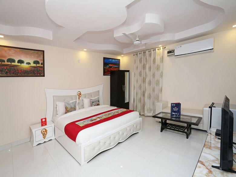 Oyo 10558 Hotel Qlark